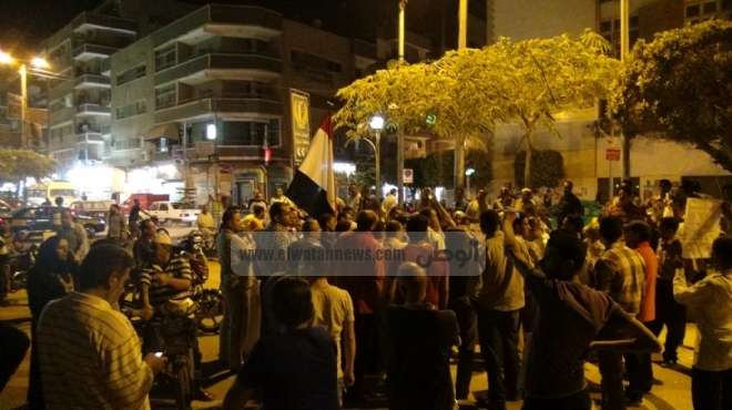  أهالي المنوفية يحتفلون بسقوط مرسي وجماعته برفع صور السيسي وإطلاق الأعيرة النارية