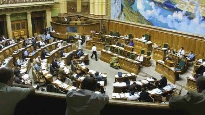 برلمان سويسرا يعرقل مشروع قانون لحماية البنوك من تهم جنائية