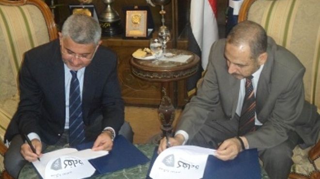 محافظ السويس يوقع بروتوكول تعاون مع رجل الأعمال الإخوانى حسن مالك