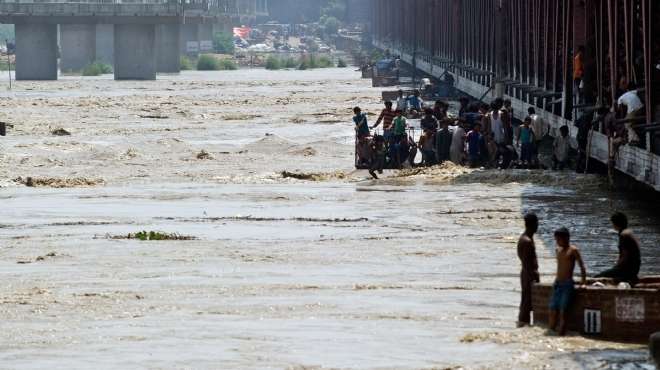  الهند تبدأ حرق جثث ضحايا السيول.. وكثيرون في عداد المفقودين 