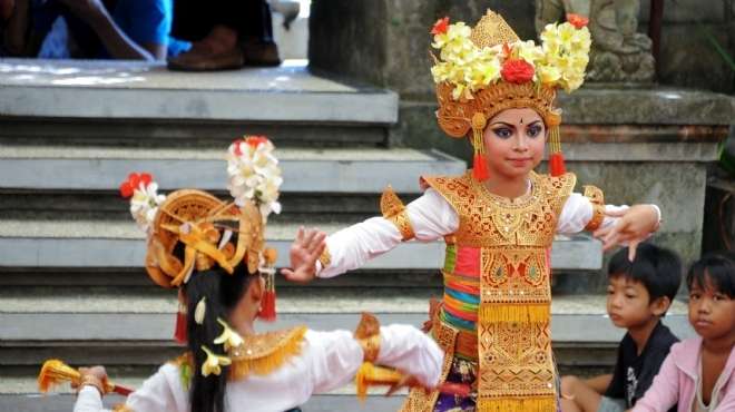 مهرجان الفنون في دينباسار للترويج السياحي في جزيرة بالي الإندونيسية 