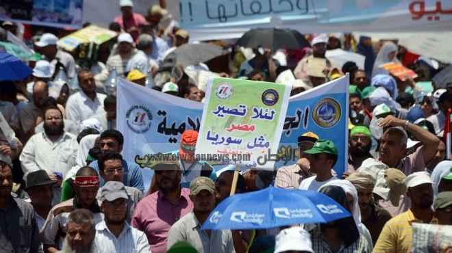  التلفزيون المصري من الإسكندرية: الأجواء يملؤها الفرحة بعد خطاب مرسي