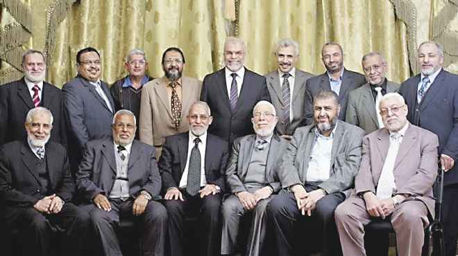 «شورى الإخوان» يخلو من نصف الأعضاء: واحد بقى رئيس والباقى وزراء