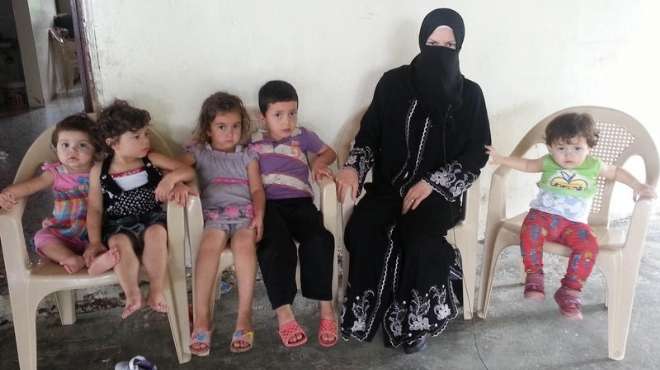  بالصور| 5 أطفال لاجئين يستغيثون في لبنان بعد مقتل الأم وخطف الأب بسوريا