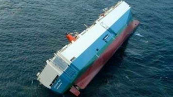 مقتل 17 شخصًا بينهم 3 أطفال إثر غرق سفينة في إندونيسيا 