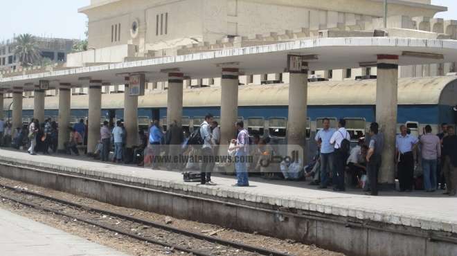 إيقاف حركة قطار أبو قير في 4 محطات بسبب مياه الصرف الصحي