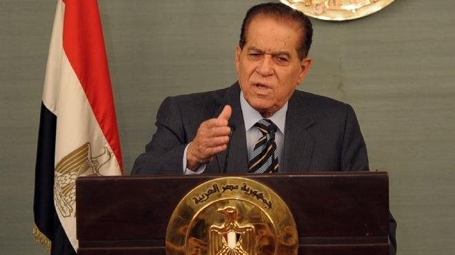 الجنزوري يتقدم باستقالة حكومته إلى رئيس المجلس الأعلى للقوات المسلحة