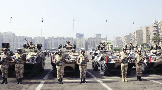 الجيش ينتشر بالطائرات والدبابات ونقل المساجين لأماكن شديدة الحراسة