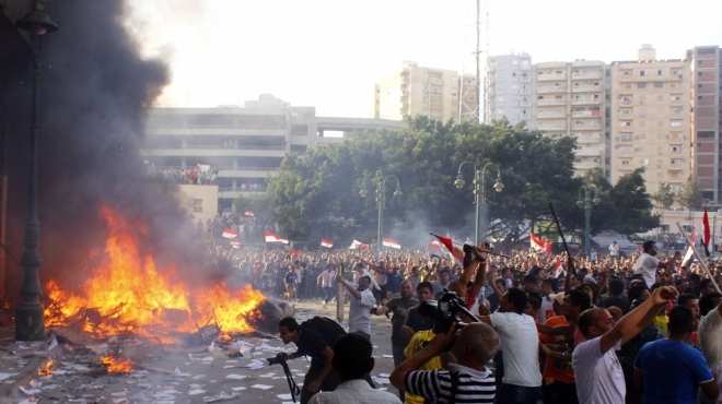  اشتباكات دامية بالشرقية: مقتل مواطن وإصابة 54 شخصاً.. ومحتجون يحرقون مقر الجماعة وحزبها