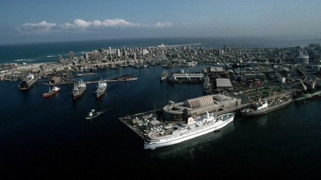عمال ميناء الأسكندرية يتظاهرون احتجاجا على إهدار المال العام للهيئة