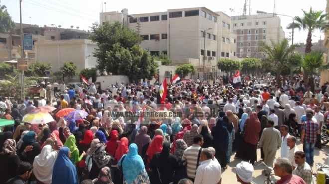  قبل ساعات من التظاهرات.. النشطاء يملأون الإسكندرية بلافتات 