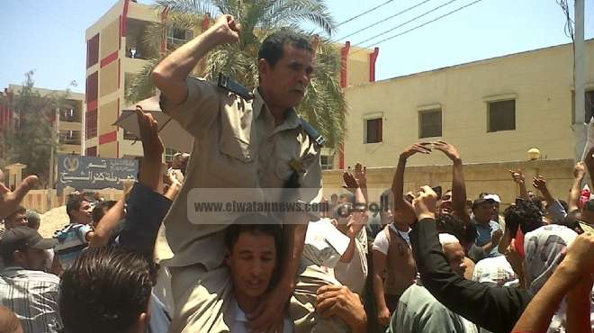 عاجل| انضمام ضباط وأمناء شرطة للمتظاهرين في كفر الشيخ