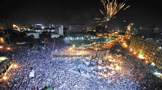 التحرير.. يقضى ليلته بهتافات: «يسقط حكم المرشد» تحت حماية الطائرات الحربية