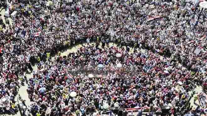 «التحرير» يواصل رفض «مرسى».. واستمرار الاحتفالات بالجيش وترحيب بحكم إقالة «نائب عام الإخوان»