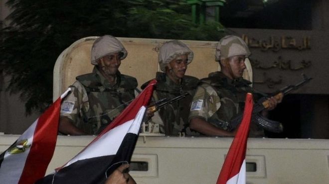 بدء انتشار مدرعات الجيش ببني سويف لمنع أعمال العنف من قبل أنصار مرسي