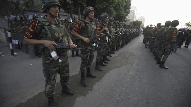الجنديان المختطفان يهربان من أنصار الرئيس المعزول
