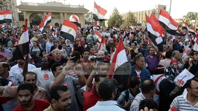  احتفالات أمام السفارة المصرية في تونس برحيل النظام 