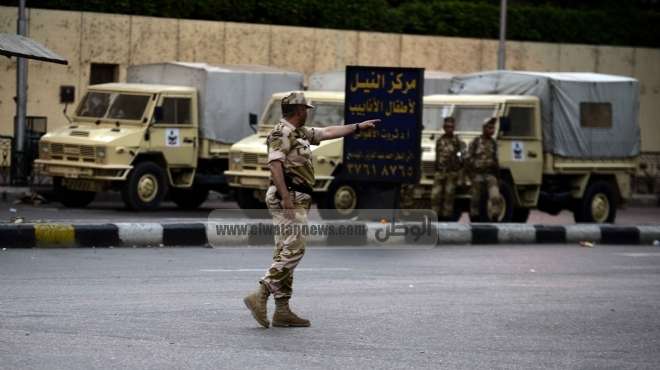  قوات الجيش تغلق شارع الجامعة أمام حركة السيارات عدا 