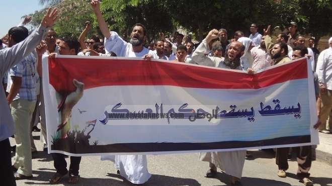  أنصار مرسي يحاصرون محكمة ملوي بالمنيا.. ويتسببون في توقف العمل بالنيابات 