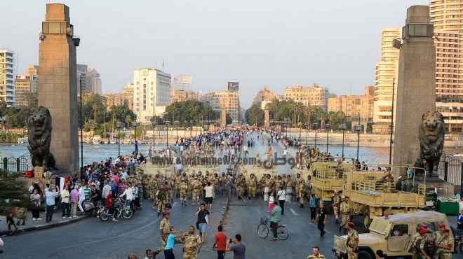  قوات الجيش والشرطة تكثف تواجدها بكوبري قصر النيل 