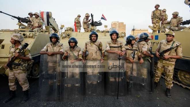الجيش الثالث ينشر أكمنة بالطرق المؤدية لقناة السويس لتأمينها خلال مظاهرات اليوم