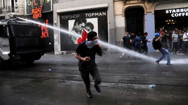 الشرطة التركية تقمع بعنف تظاهرة للمثليين في أسطنبول
