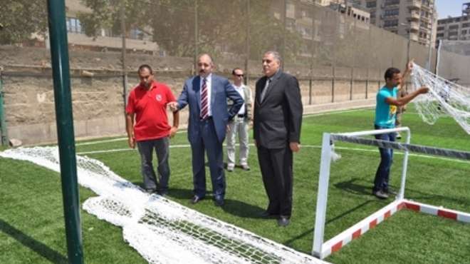  العامري فاروق يتفقد مشروع الملاعب المفتوحة بمركز المنتخبات الوطنية بالمعادي