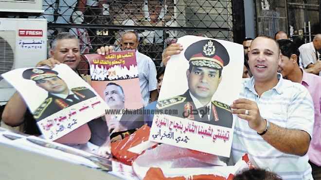  لافتة بمنصة سيدي جابر عليها صور السيسي وقادة حرب أكتوبر وضحايا 
