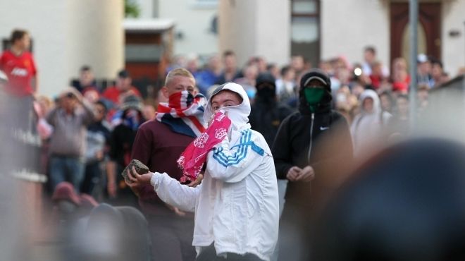  استمرار أعمال العنف في أيرلندا الشمالية لليوم الثالث على التوالي 