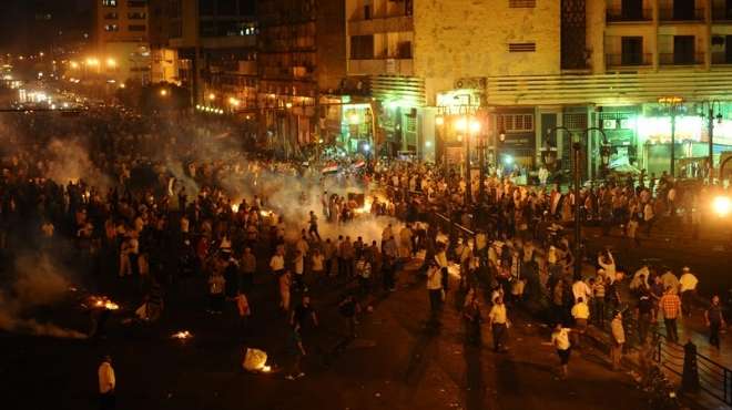 مئات الإخوان ينظمون مسيرة إلى ميدان الجيزة حيث تدور الاشتباكات حاليا