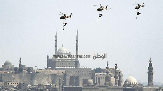  ثلاث طائرات عسكرية تحلق في سماء الغربية وسط فرحة المتظاهرين