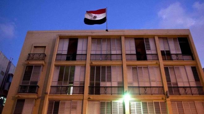 قوات الأمن الليبية تعزز تواجدها أمام السفارة المصرية بالعاصمة 