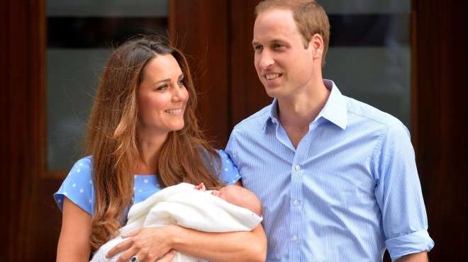  بالصور| احتفال العائلة الملكية في بريطانيا بميلاد الطفل الأول للأمير ويليام وزوجته كيت