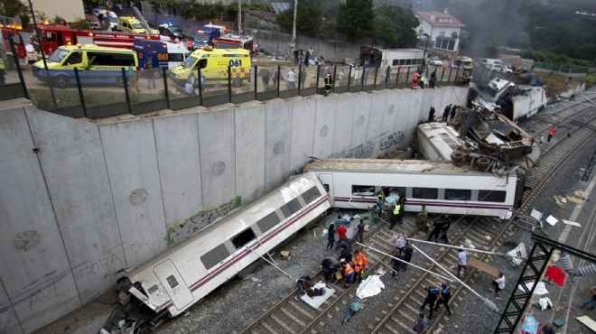 35 قتيلا و200 جريح في حادث خروج قطار عن سكته في إسبانيا