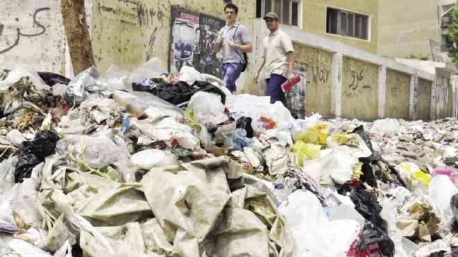 القاهرة تعلن حالة الطوارئ لرفع تراكمات القمامة