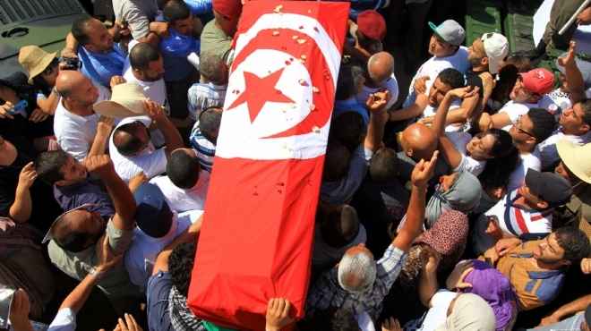  مقتل متظاهر تونسي في مسيرة احتجاجية على اغتيال محمد البراهمي 