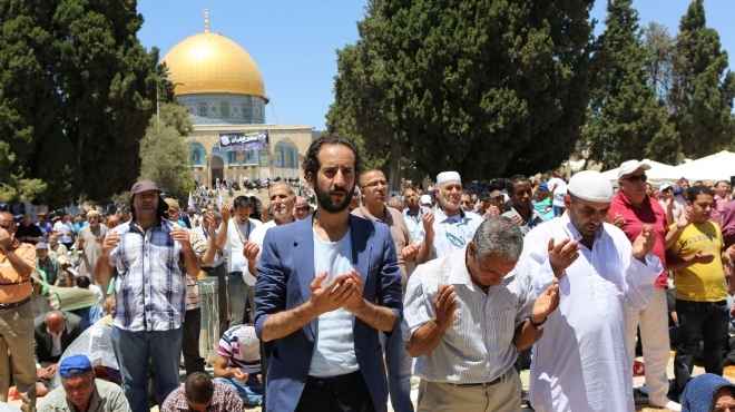 وسط إجراءات أمنية مشددة.. 55 ألف فلسطيني يؤدون الصلاة في المسجد الأقصى