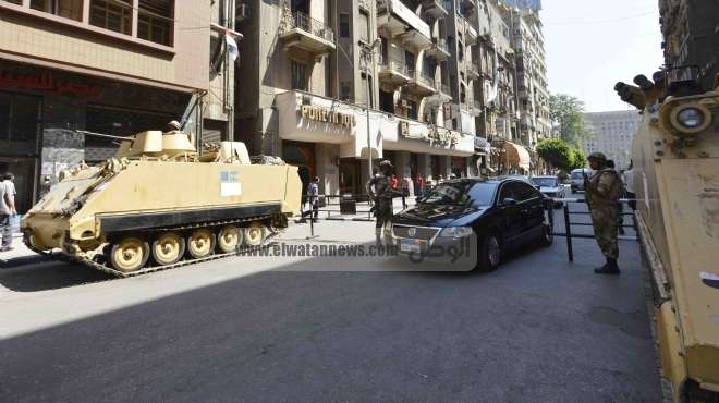 عاجل| مدرعات الجيش والشرطة تتجه نحو ميدان رابعة العدوية من شارع يوسف عباس