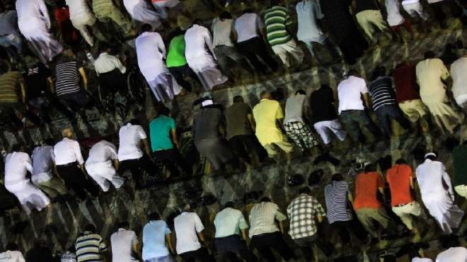 معارضو الحكومة في تونس يؤدون صلاة العيد