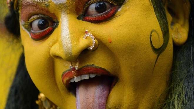بالصور | الهندوس يحتفلون باختتام مهرجان 