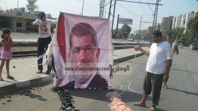  أنصار مرسي يواجهون طائرات الجيش بـ