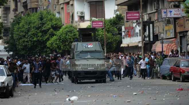 شهود عيان: مدرعات للشرطة تزيل خيام المعتصمين في ميدان 