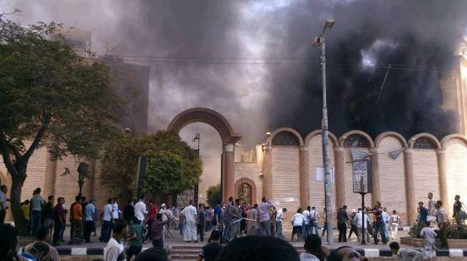 أعضاء جماعة الإخوان يشعلون النار فى كنيسة وسيارة شرطة وأتوبيس رحلات بسوهاج