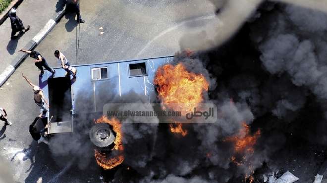 أسيوط: الإخوان يحرقون أقساماً وسيارات شرطة ومحلات وشركات أقباط