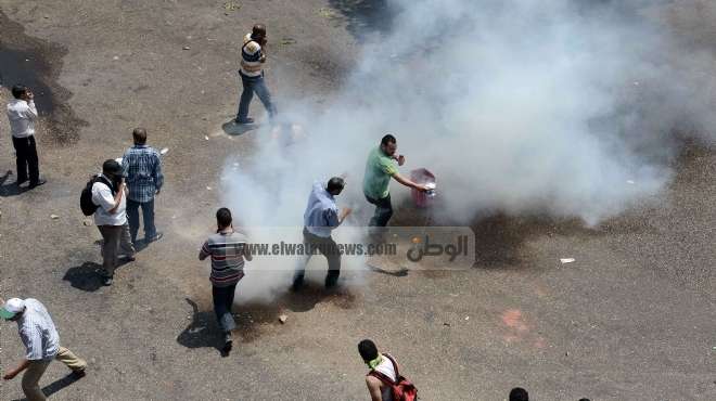 إطلاق غاز مسيل للدموع وأصداء أعيرة نارية في ميدان رئيسي بوسط القاهرة 