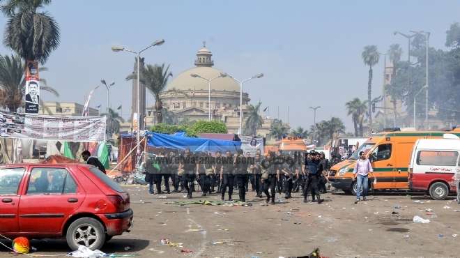 شلل فى حركة الأسواق والبقالة وإغلاق تام لمحال وسط القاهرة