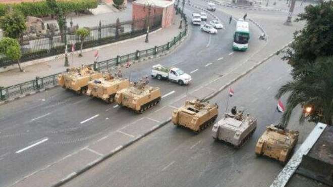 الجيش يغلق مداخل ميدان التحرير بالدبابات 