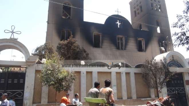  الحزن القبطى يعم أرجاء المنيا بعد حرق 10 كنائس و15 محلاً للمسيحيين 