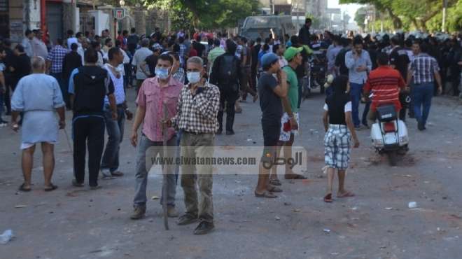 قوات الأمن تفض مظاهرة مسجد الحصرى بعد إطلاق خرطوش من قِبل مؤيدى «مرسى»