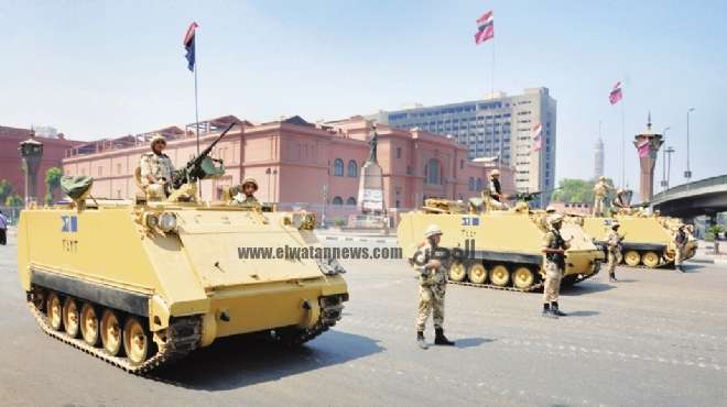  الجيش يغلق ميدان التحرير أمام حركة مرور السيارات 